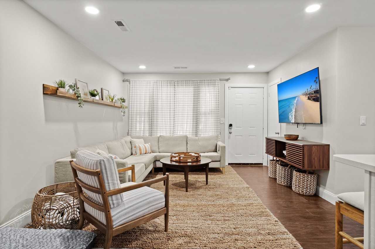 2611 N Oakridge Cir - Photo 5 of 40