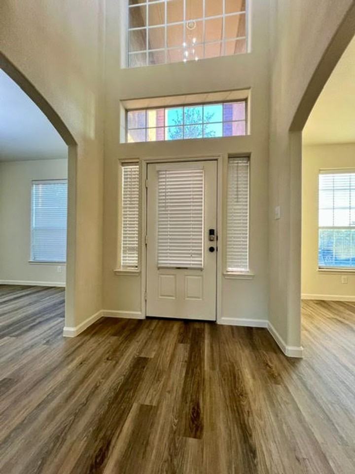 2717 Aspenhill Dr - Photo 2 of 38