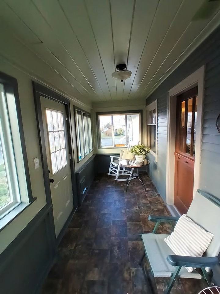 415 S Chelan Ave - Photo 2 of 12