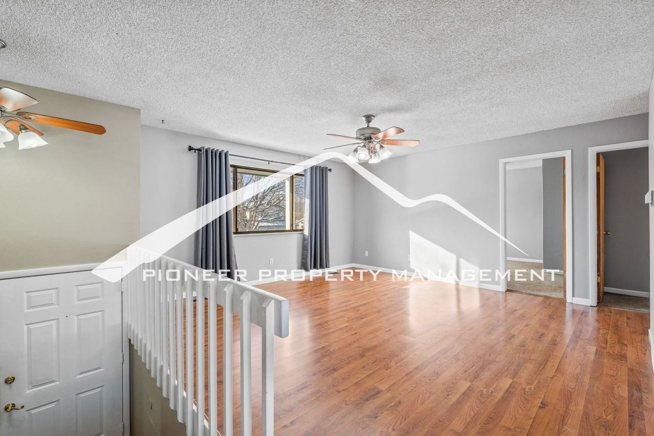 1872 Chapel Hills Dr - Photo 3 of 26