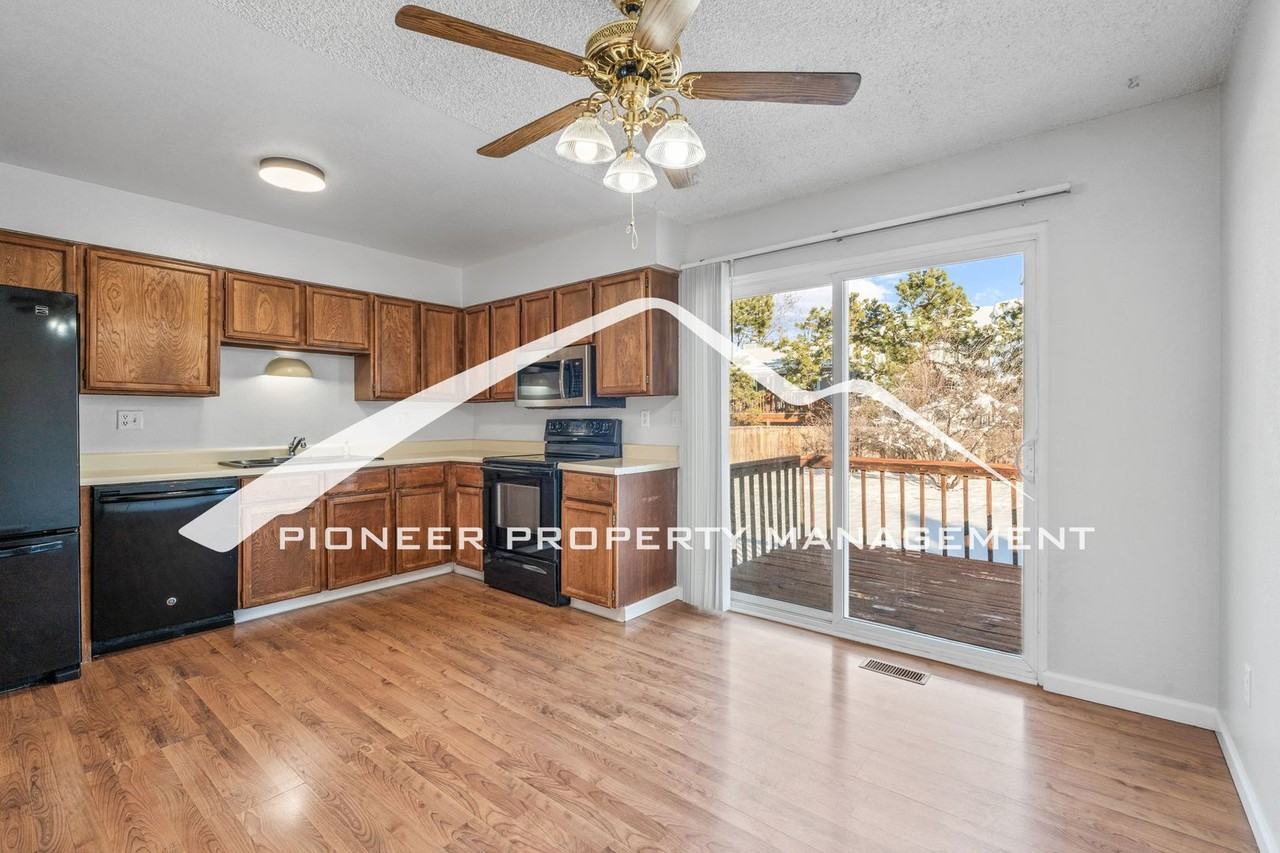 1872 Chapel Hills Dr - Photo 5 of 26