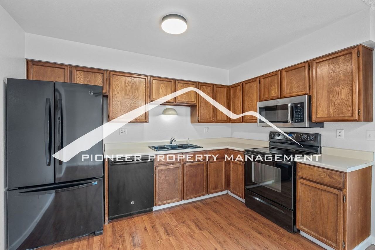 1872 Chapel Hills Dr - Photo 6 of 26