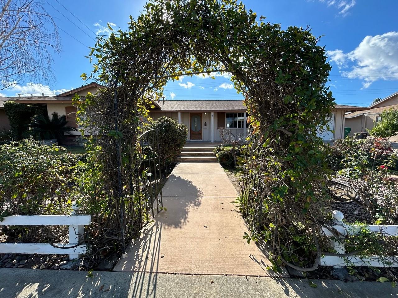 30081 Thornhill Dr - Photo 4 of 13