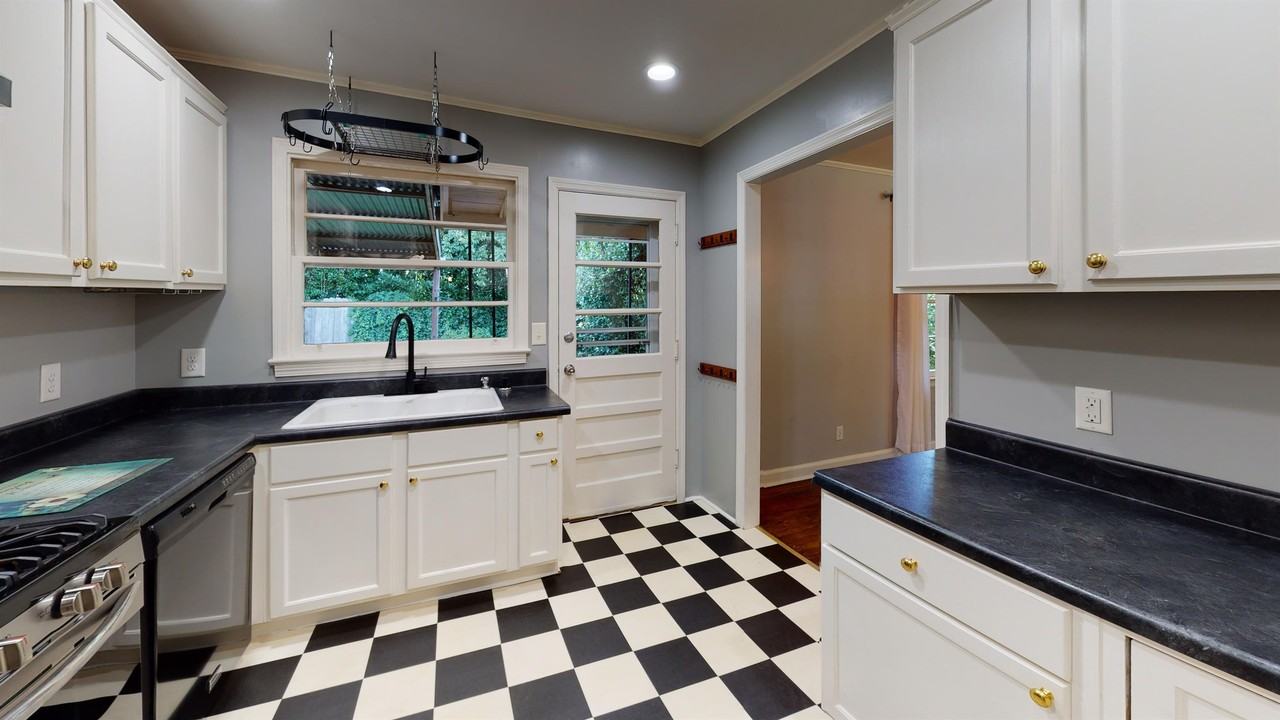 3363 Audubon Rd - Photo 2 of 37