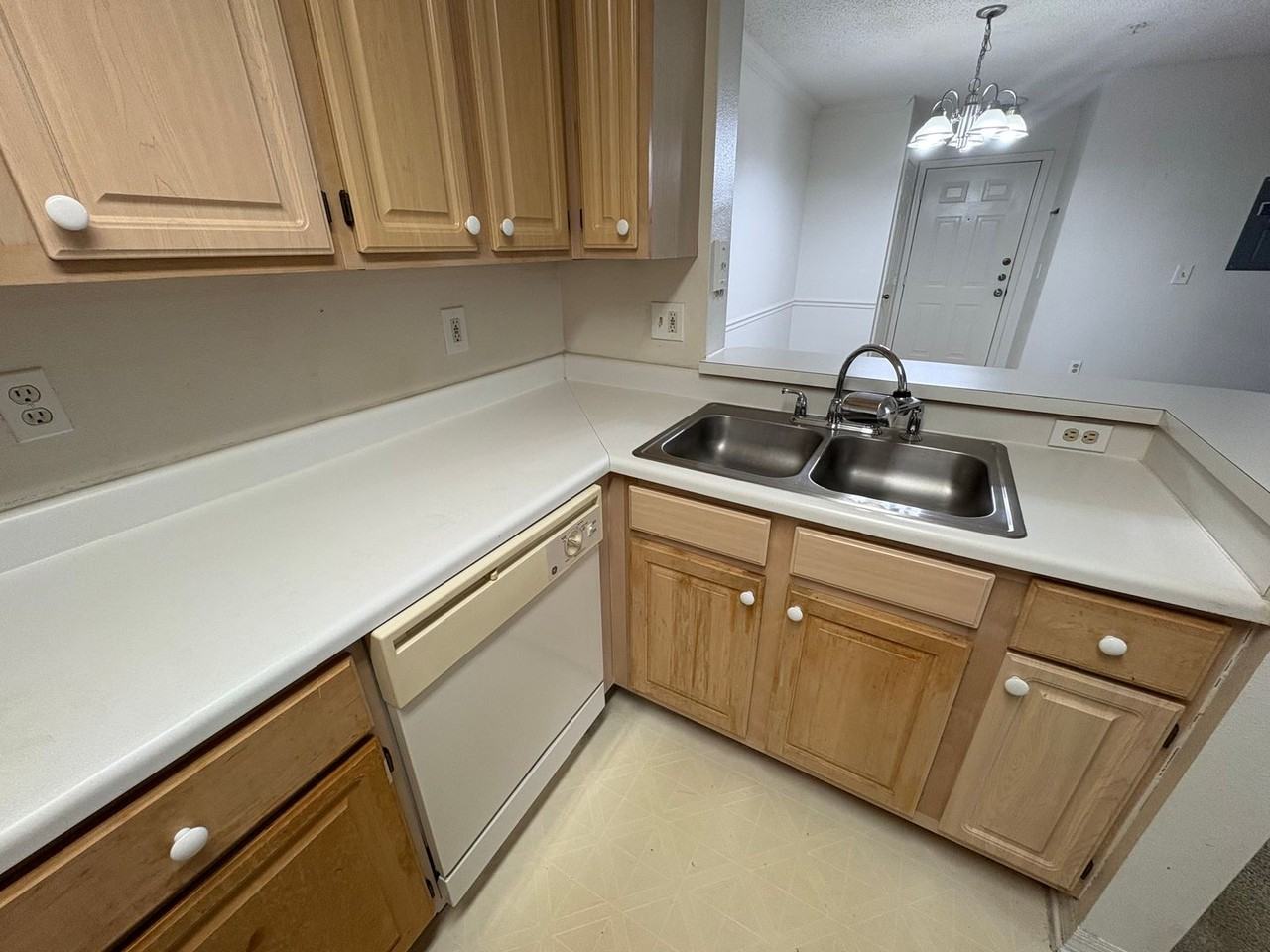 1949 Summer Club Dr - Photo 5 of 17