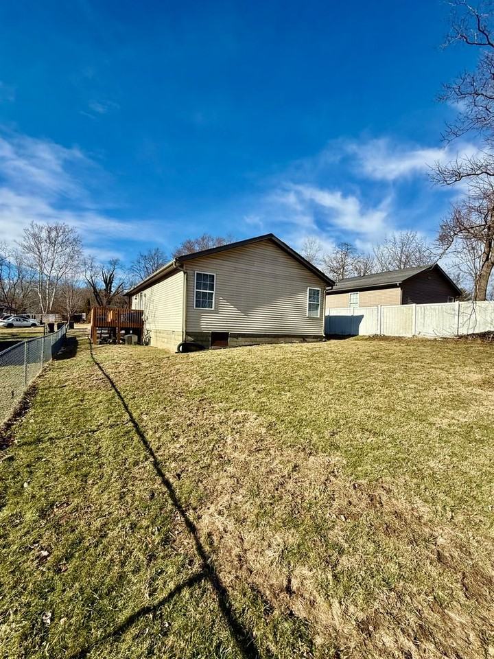 424 N Hay St - Photo 4 of 21