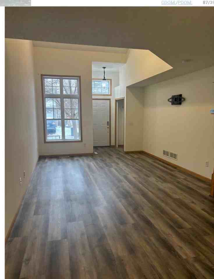 3035 Cutters Grove Ave - Photo 2 of 15