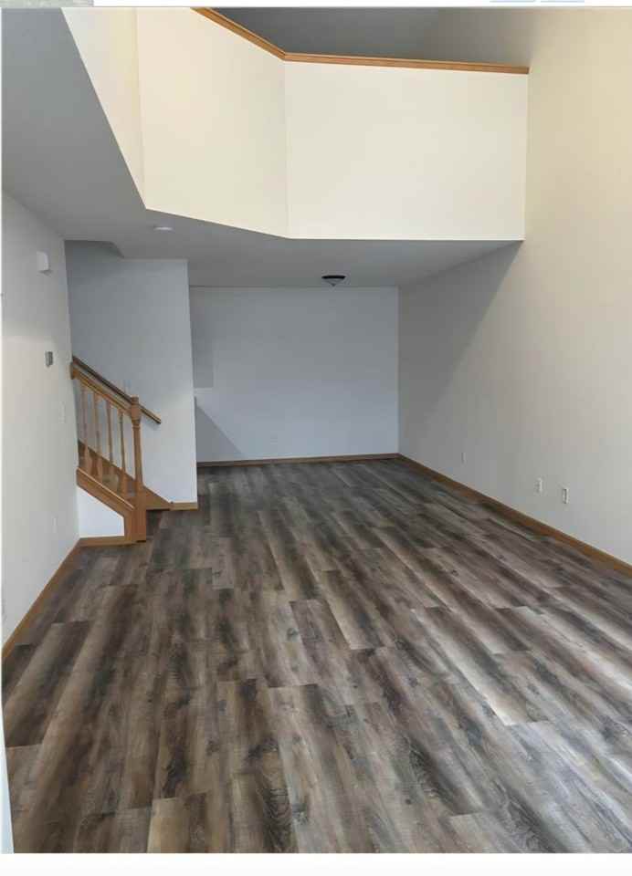 3035 Cutters Grove Ave - Photo 3 of 15