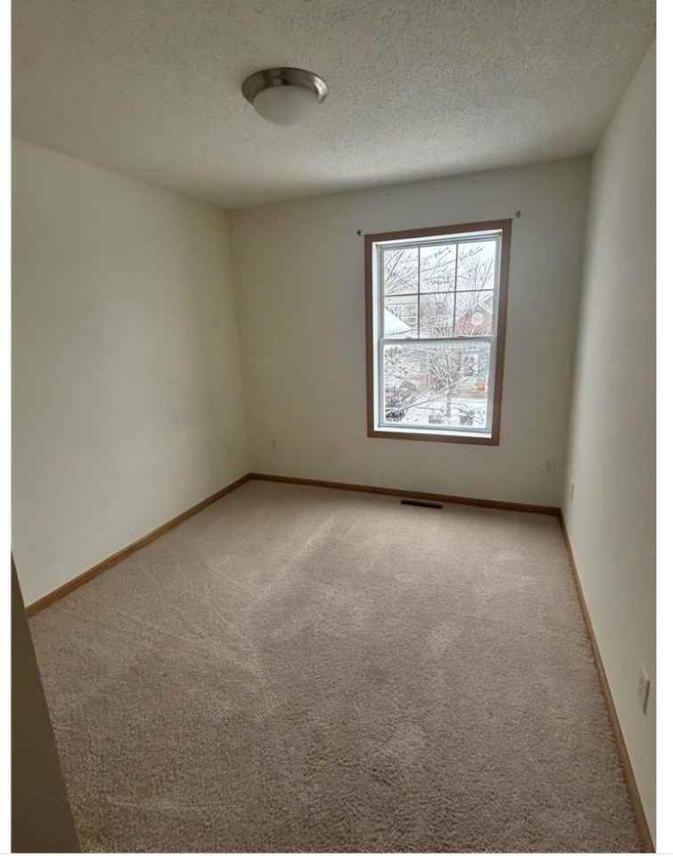 3035 Cutters Grove Ave - Photo 4 of 15