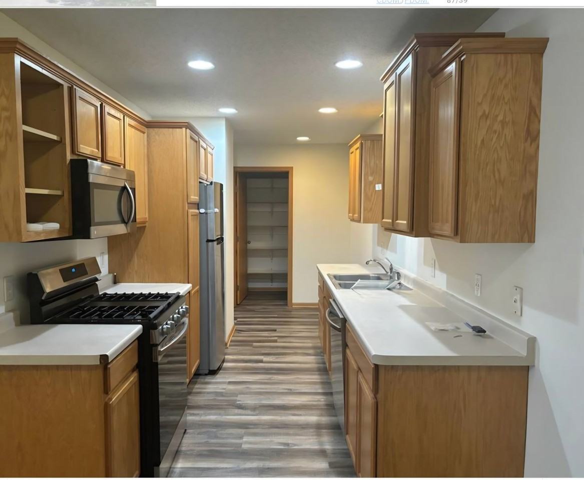 3035 Cutters Grove Ave - Photo 5 of 15