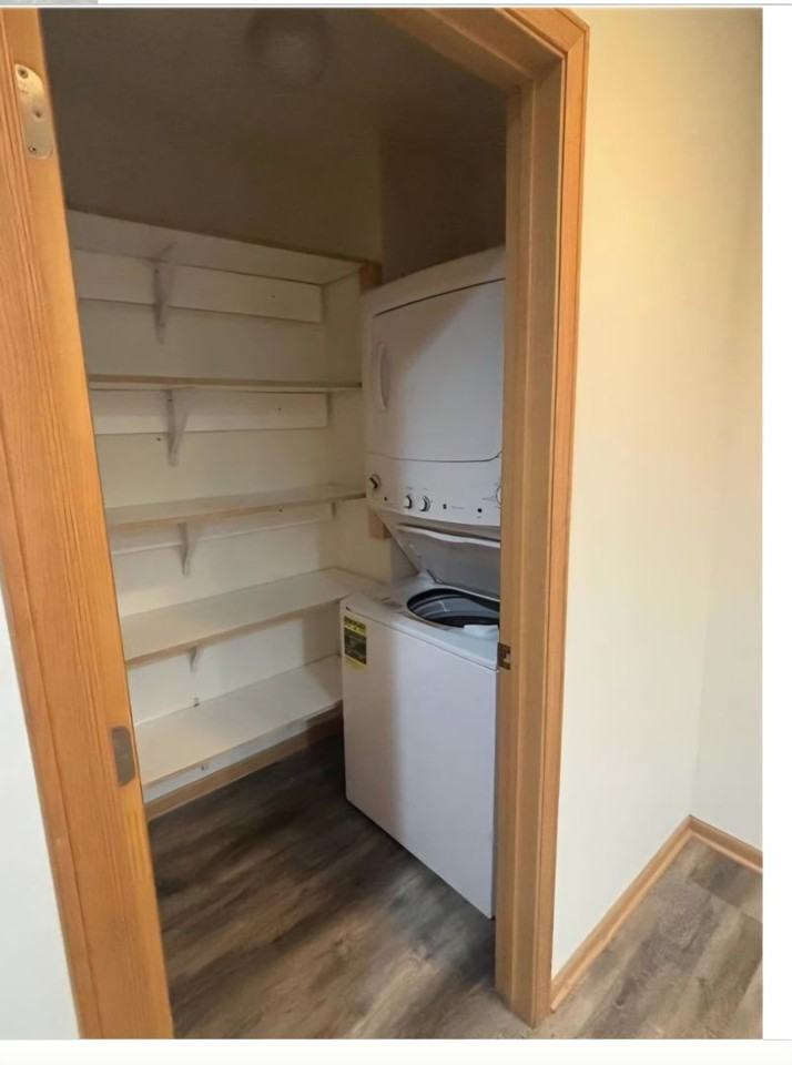 3035 Cutters Grove Ave - Photo 6 of 15