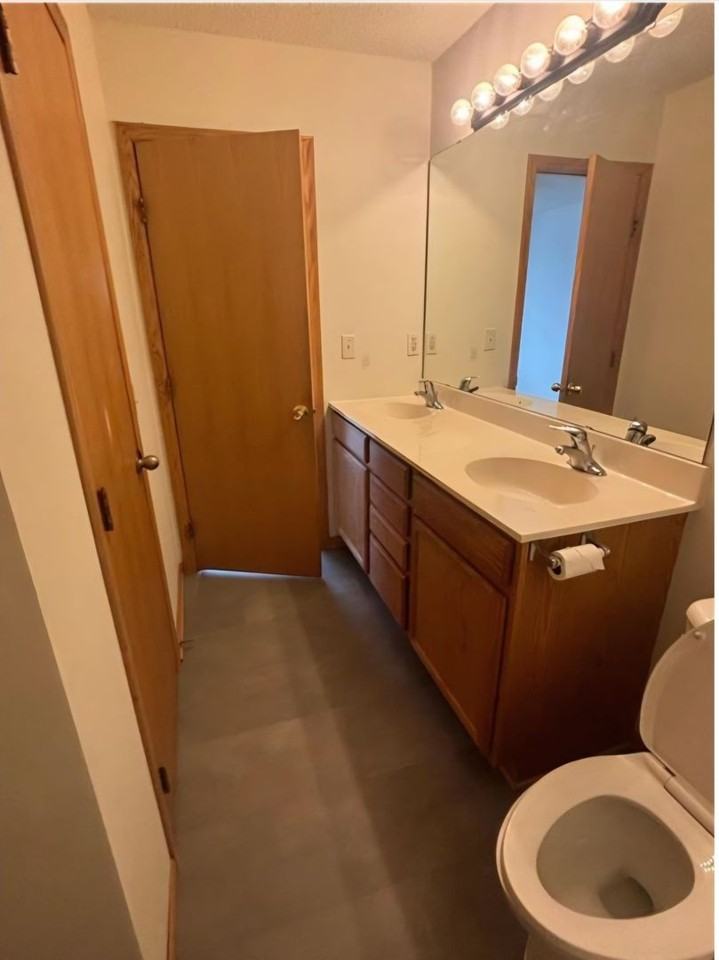 3035 Cutters Grove Ave - Photo 7 of 15