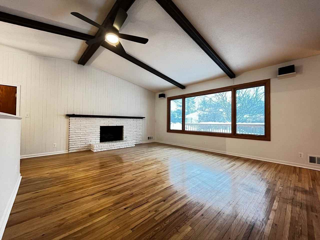 3508 Flag Ave N - Photo 2 of 32