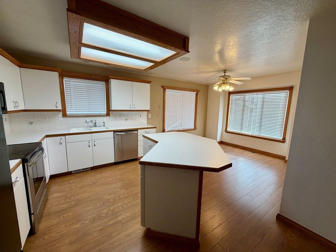 3351 35th St - Photo 5 of 28