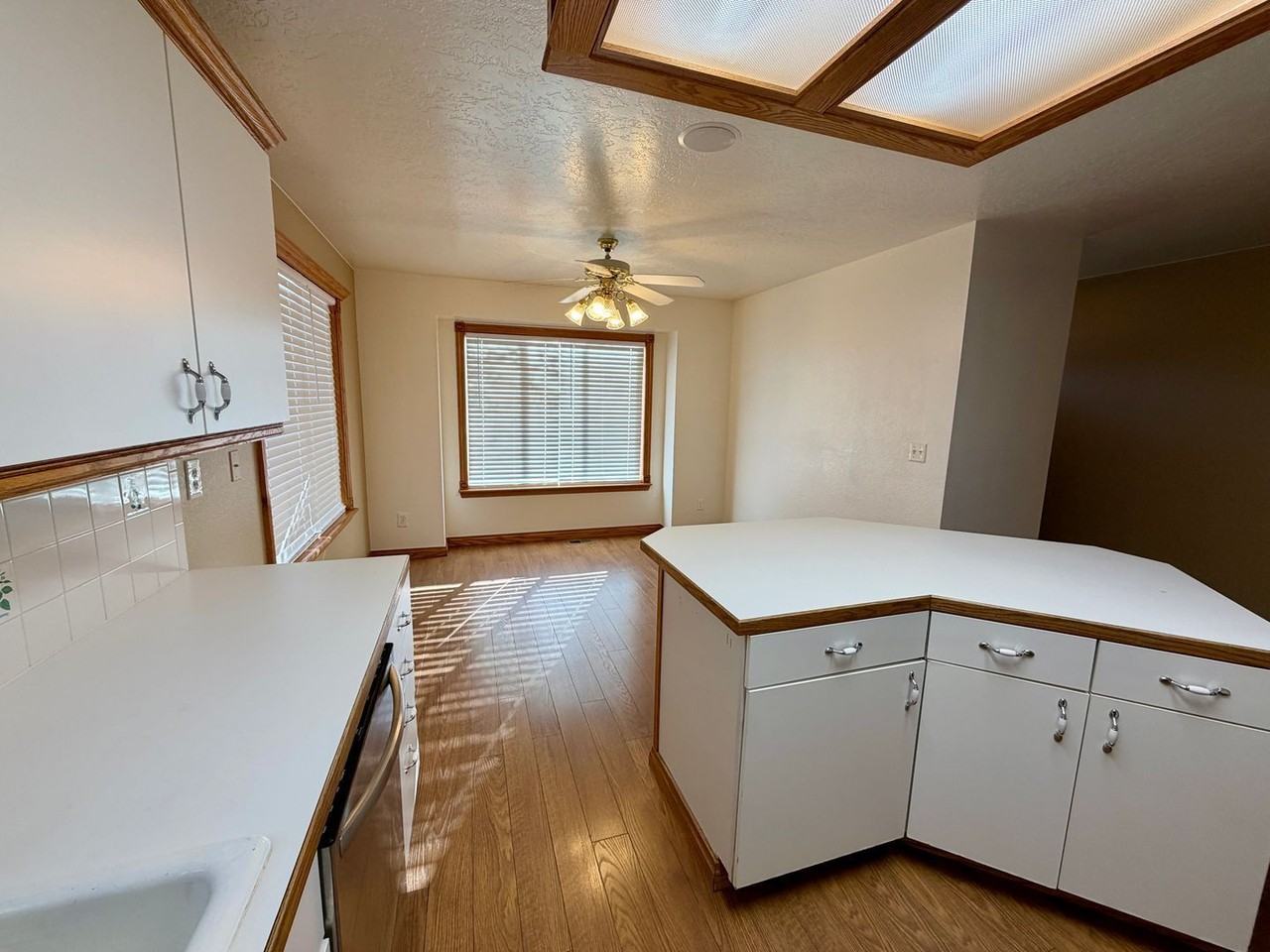 3351 35th St - Photo 6 of 28