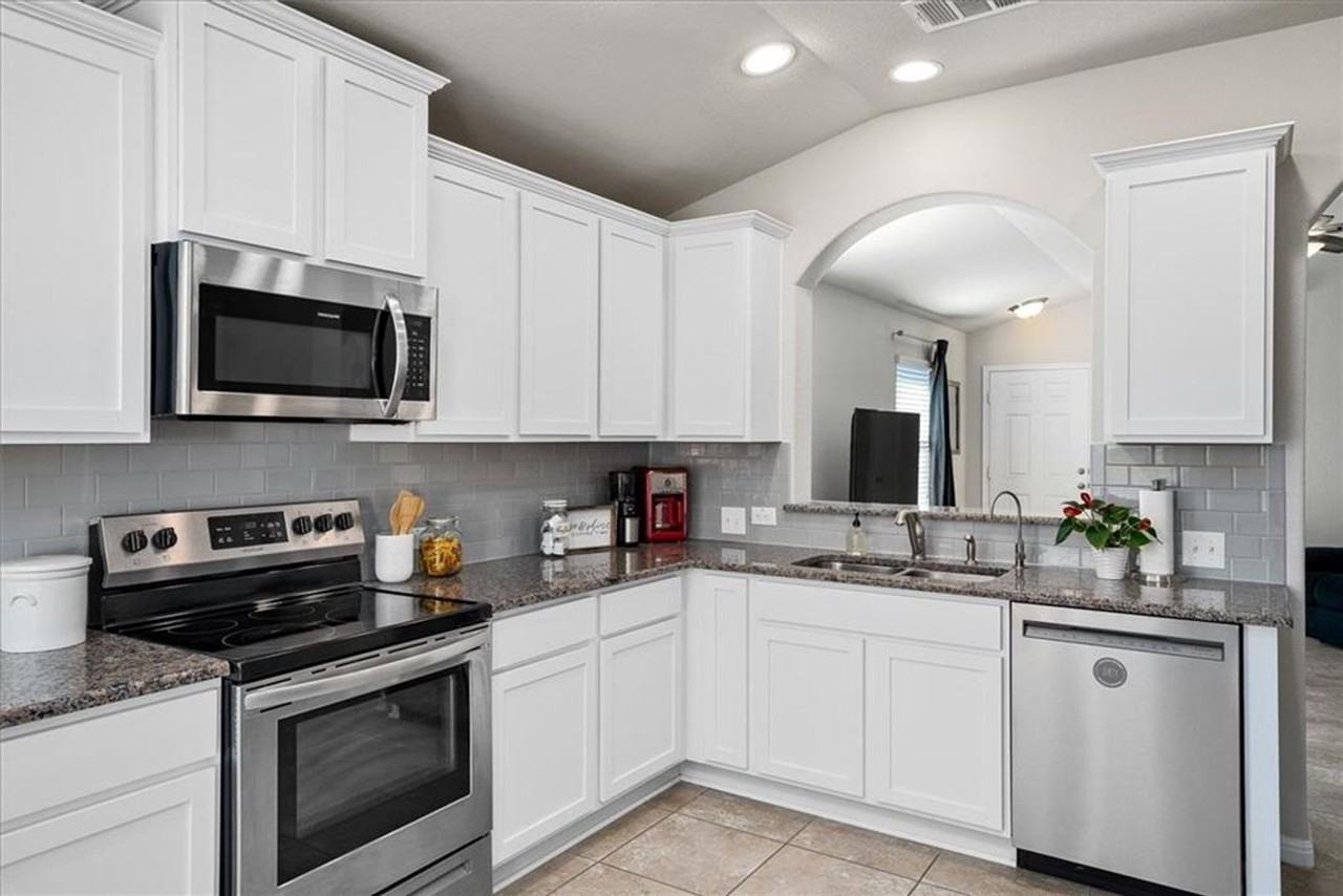 18333 Cumberland Gap St - Photo 4 of 9