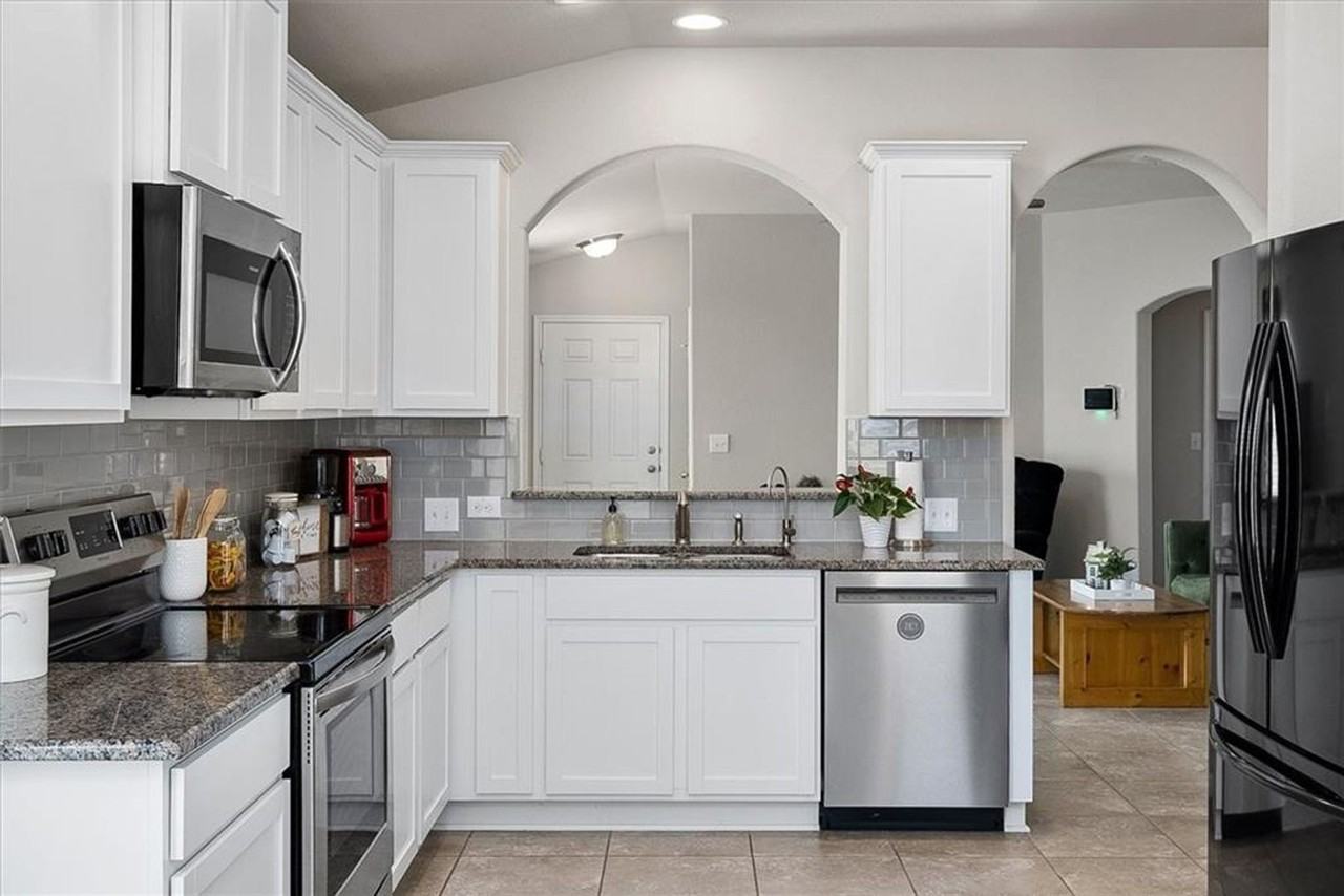 18333 Cumberland Gap St - Photo 5 of 9