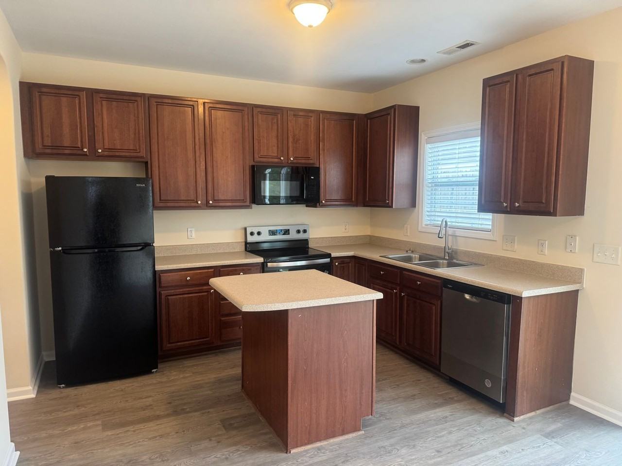 4050 Laurel Glen Dr - Photo 7 of 30