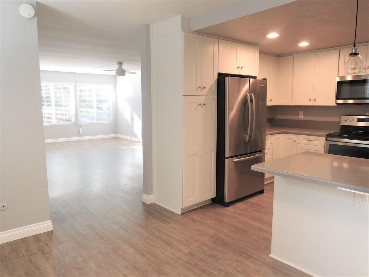 677 Requeza St - Photo 7 of 35