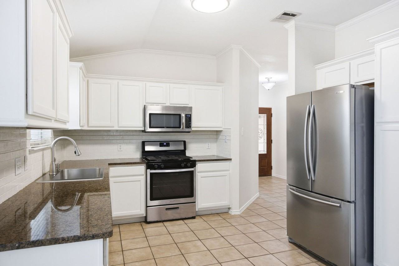 1202 Sundrop Pl - Photo 6 of 50