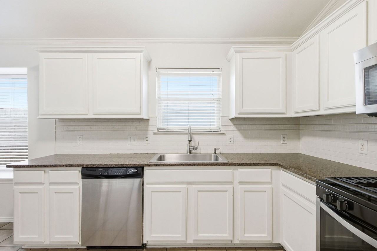 1202 Sundrop Pl - Photo 7 of 50