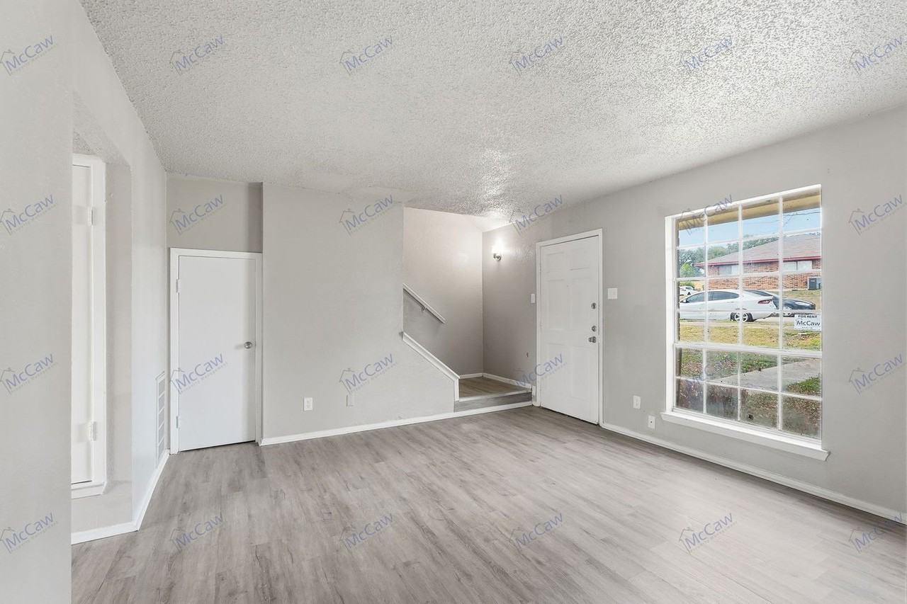 304 Candlewood Ln - Photo 4 of 22