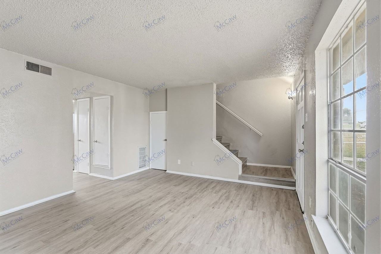 304 Candlewood Ln - Photo 5 of 22