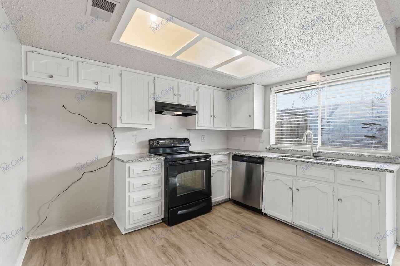 304 Candlewood Ln - Photo 3 of 23