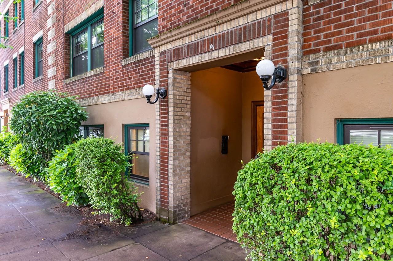 Vintage Apartments - Photo 2 of 4