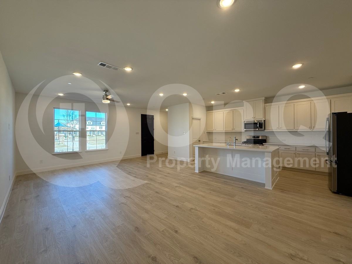 9473 Speaker Dr - Photo 7 of 19