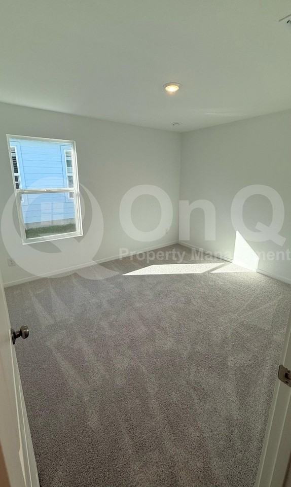 6504 Longspur Ln - Photo 4 of 10