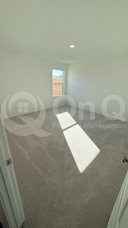 6504 Longspur Ln - Photo 5 of 10