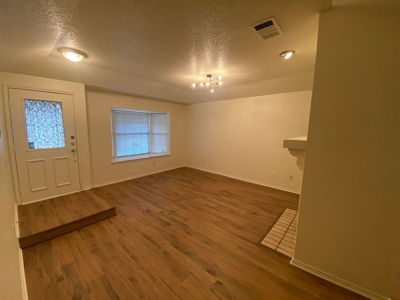 1505 Curtis Ln - Photo 3 of 25