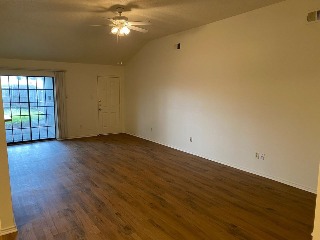 1505 Curtis Ln - Photo 5 of 25