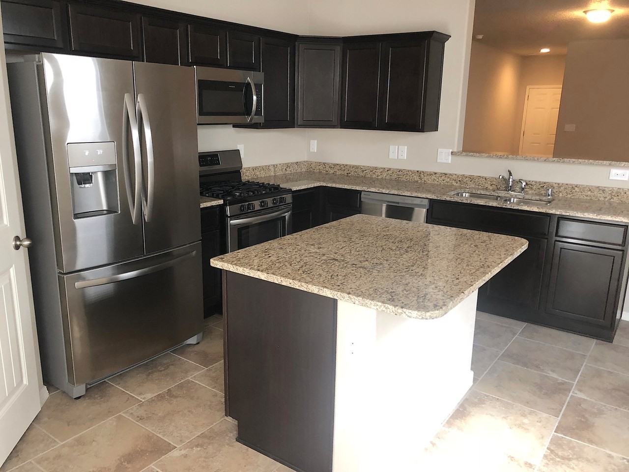 5909 Colfax Pl Ne - Photo 7 of 32