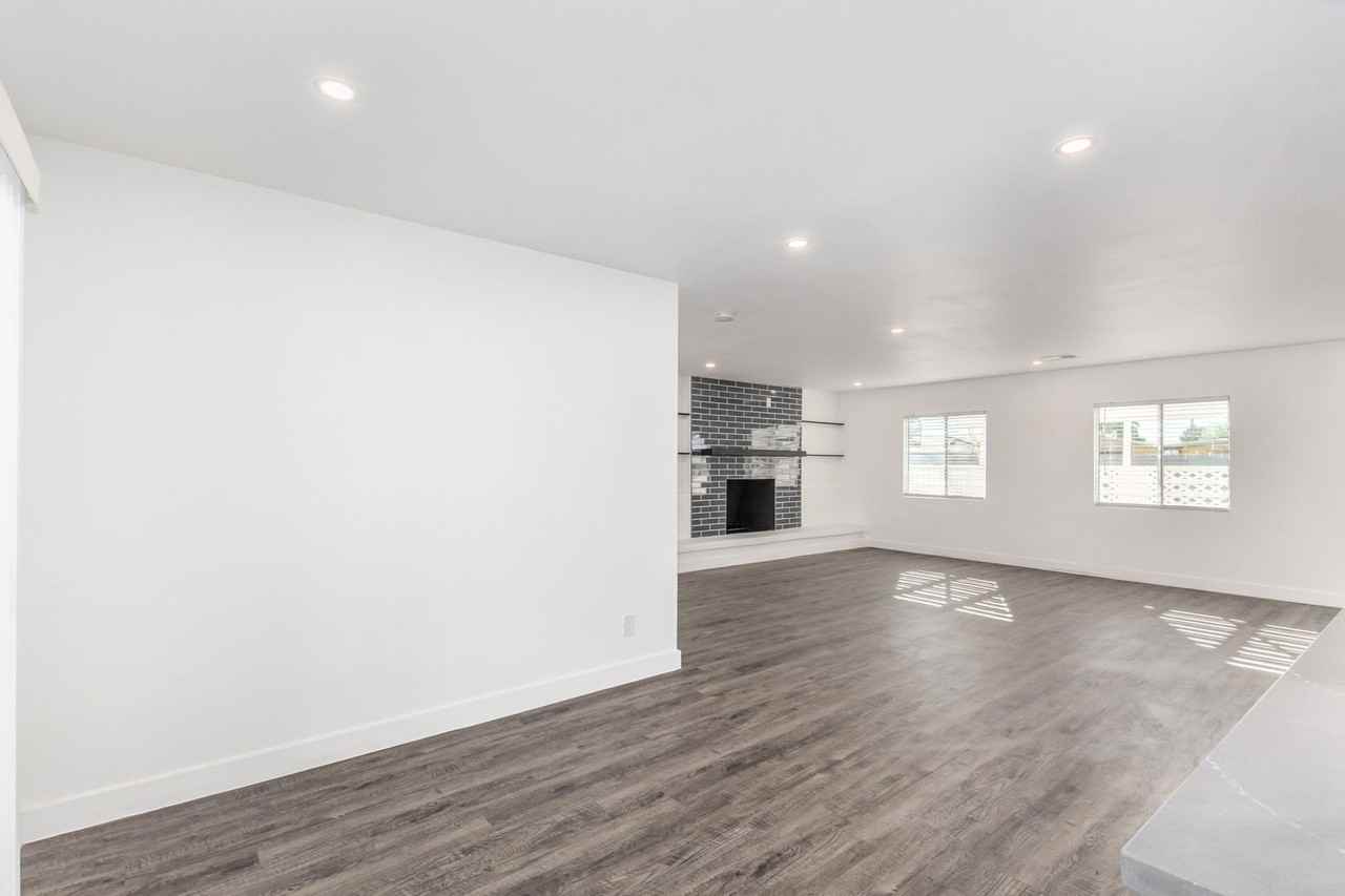 13235 N 20th Ave - Photo 2 of 24