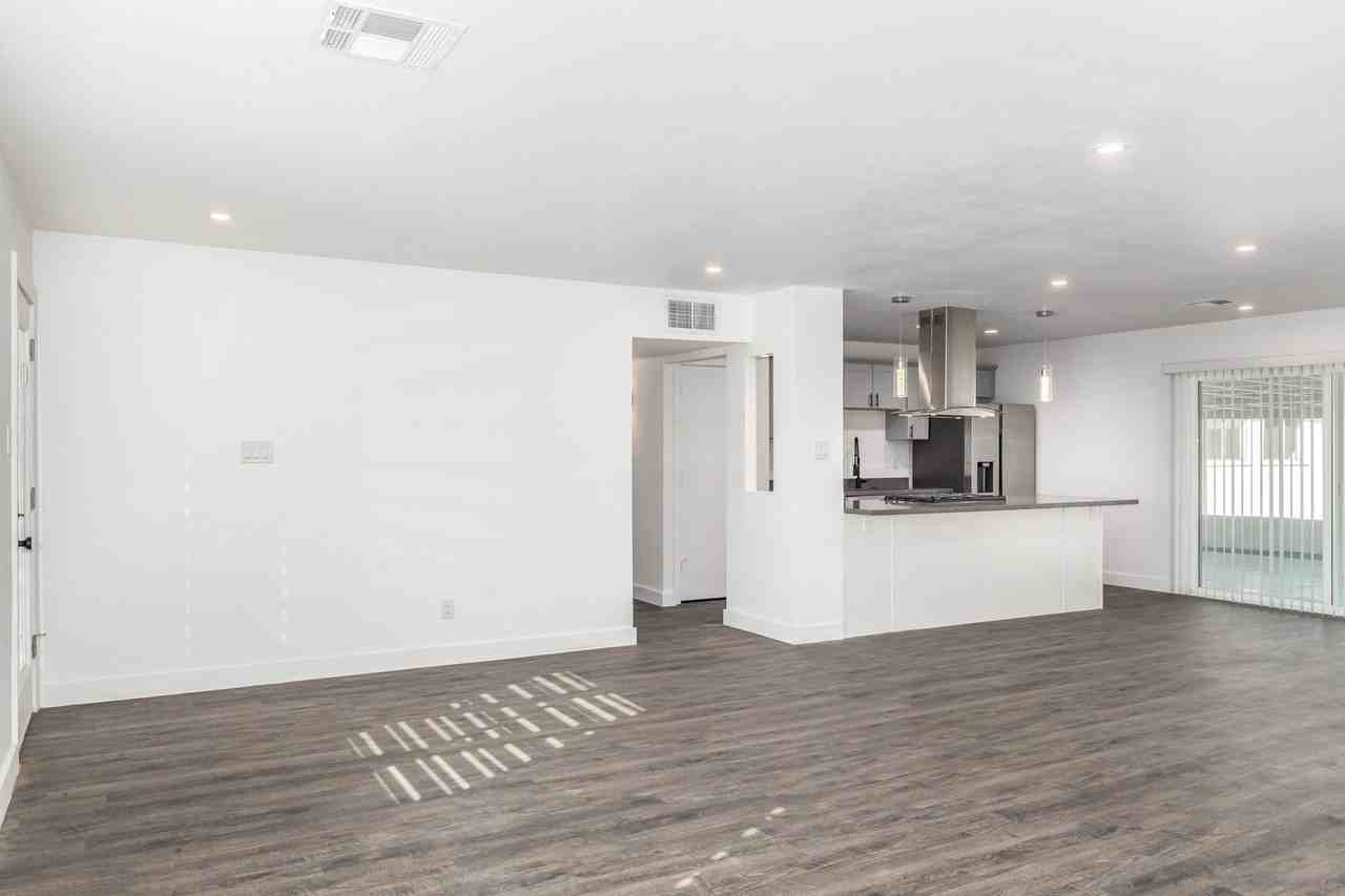 13235 N 20th Ave - Photo 3 of 24