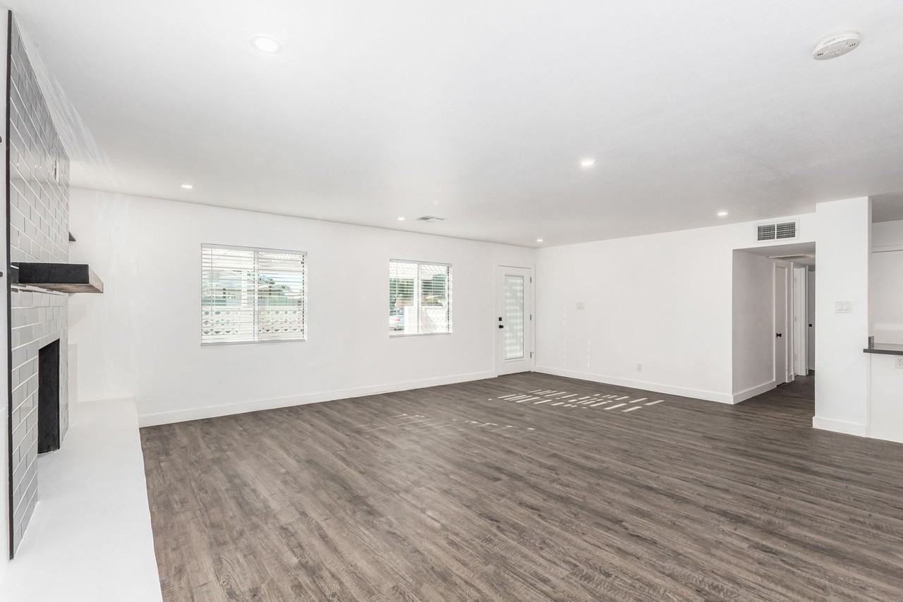 13235 N 20th Ave - Photo 6 of 24