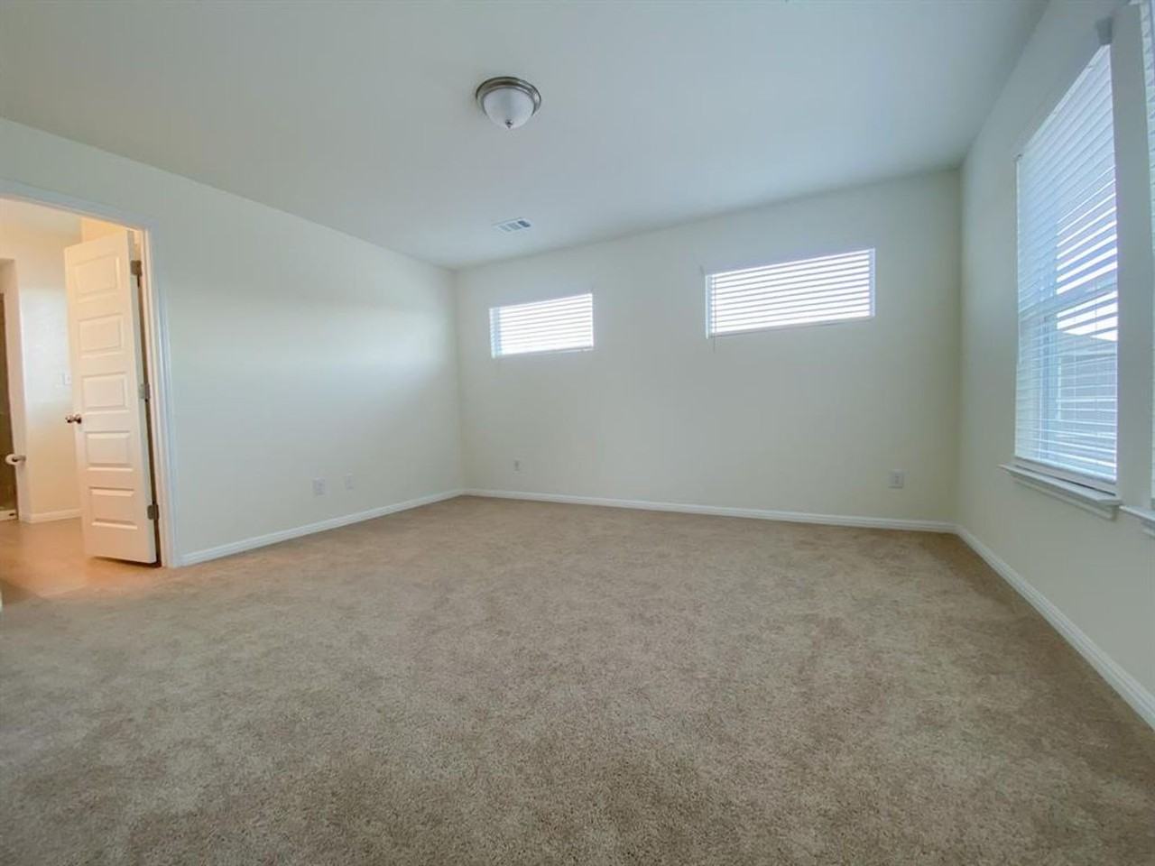 12010 Corsicana Trl - Photo 4 of 33