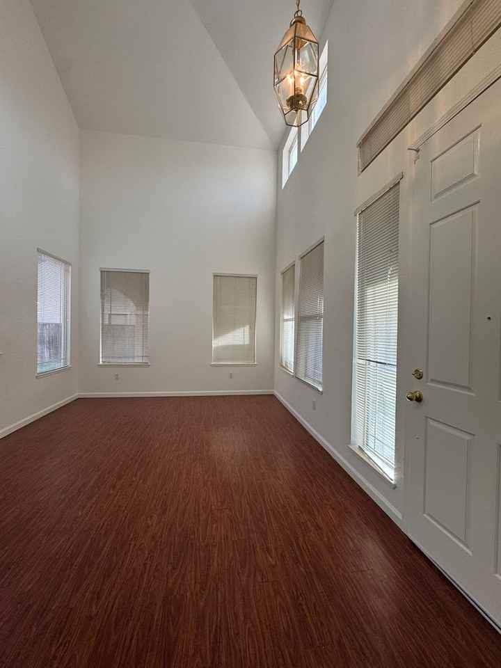 10073 Mosaic Way - Photo 3 of 14