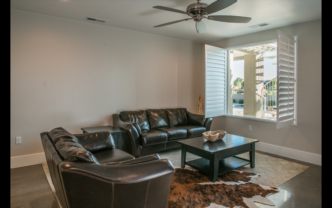 1076 E 1720 S - Photo 2 of 5