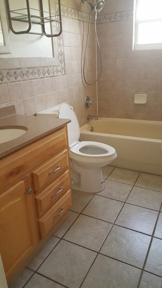 4412 W Varn Ave - Photo 3 of 9