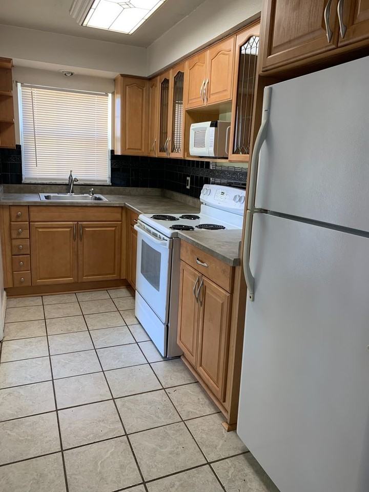 4412 W Varn Ave - Photo 5 of 9