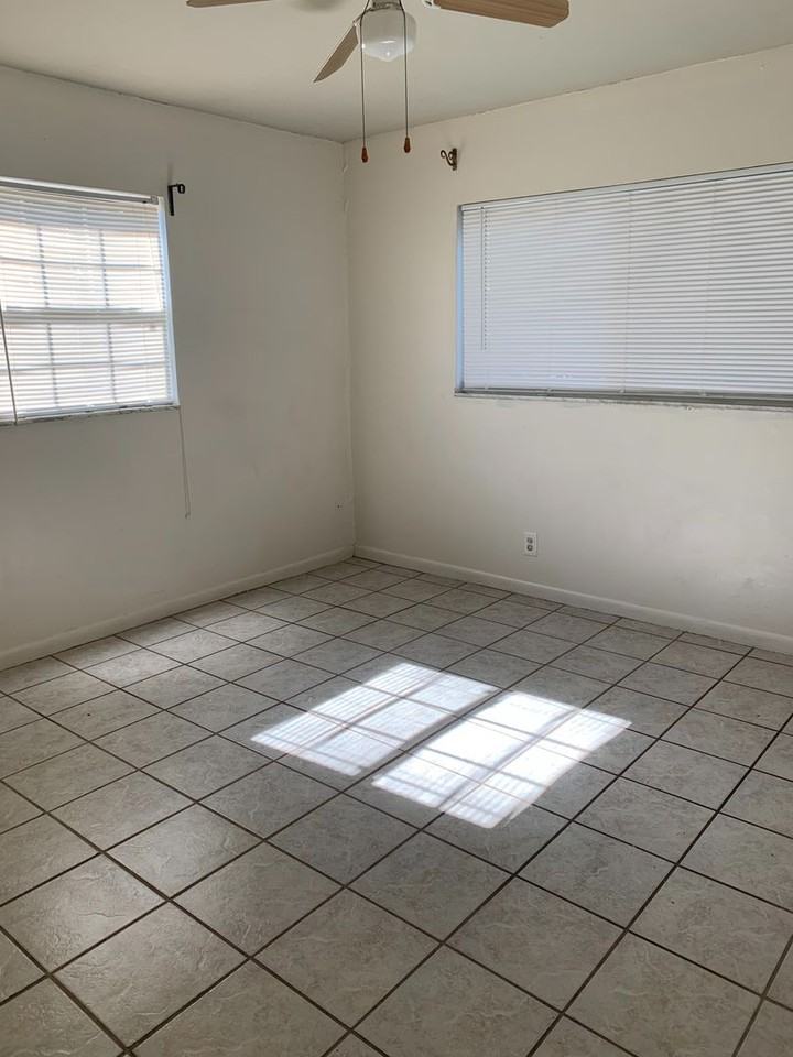 4412 W Varn Ave - Photo 7 of 9