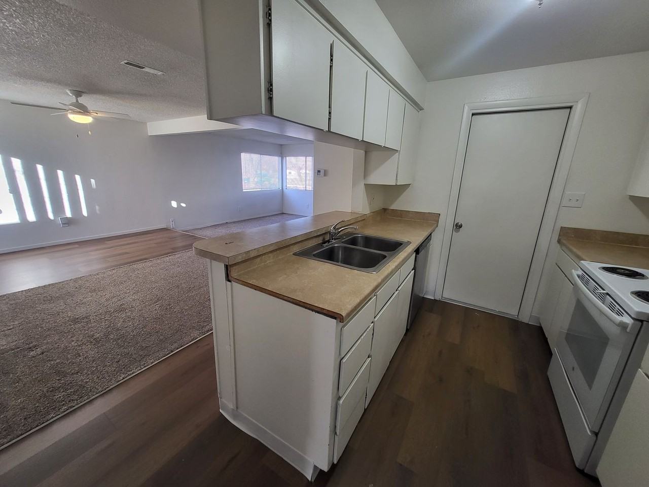 1618 Brown St - Photo 4 of 9