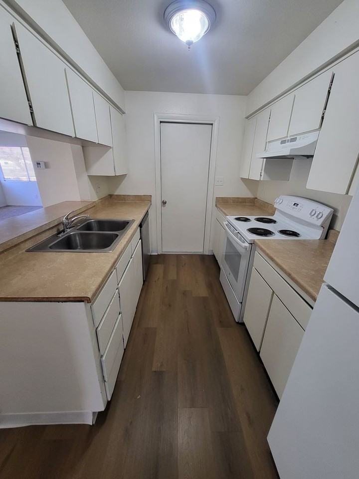 1618 Brown St - Photo 5 of 9