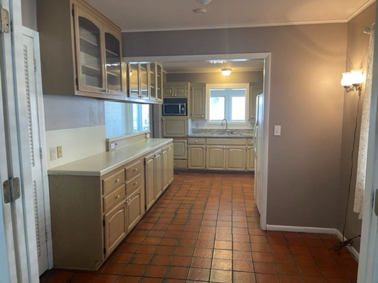 6819 E 17th St - Photo 3 of 32