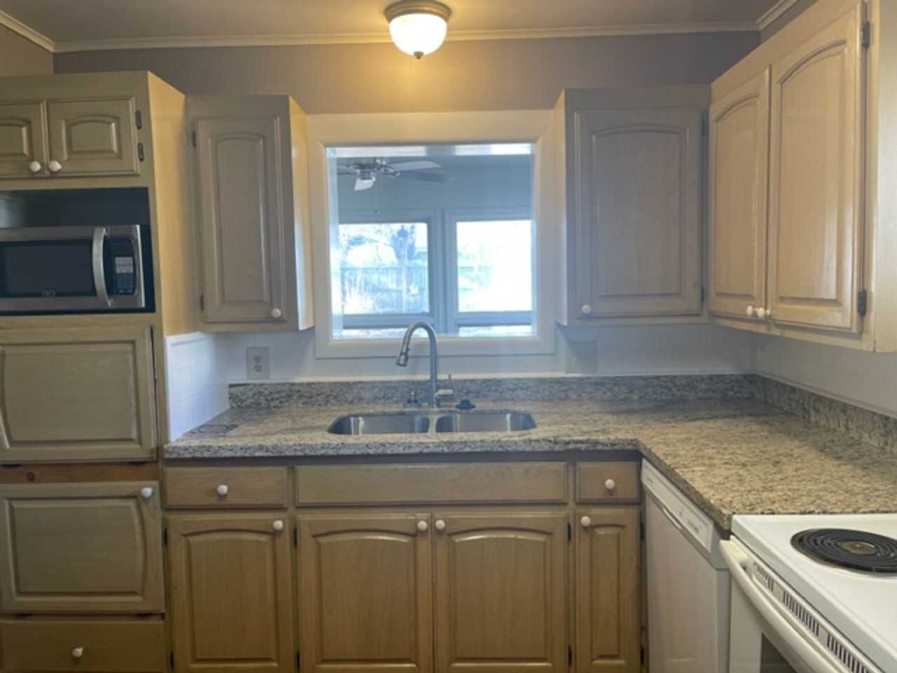 6819 E 17th St - Photo 5 of 32