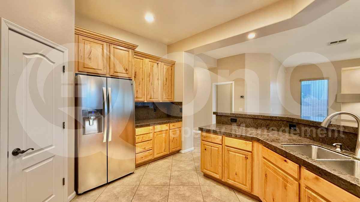 6417 W Lucia Dr - Photo 6 of 21