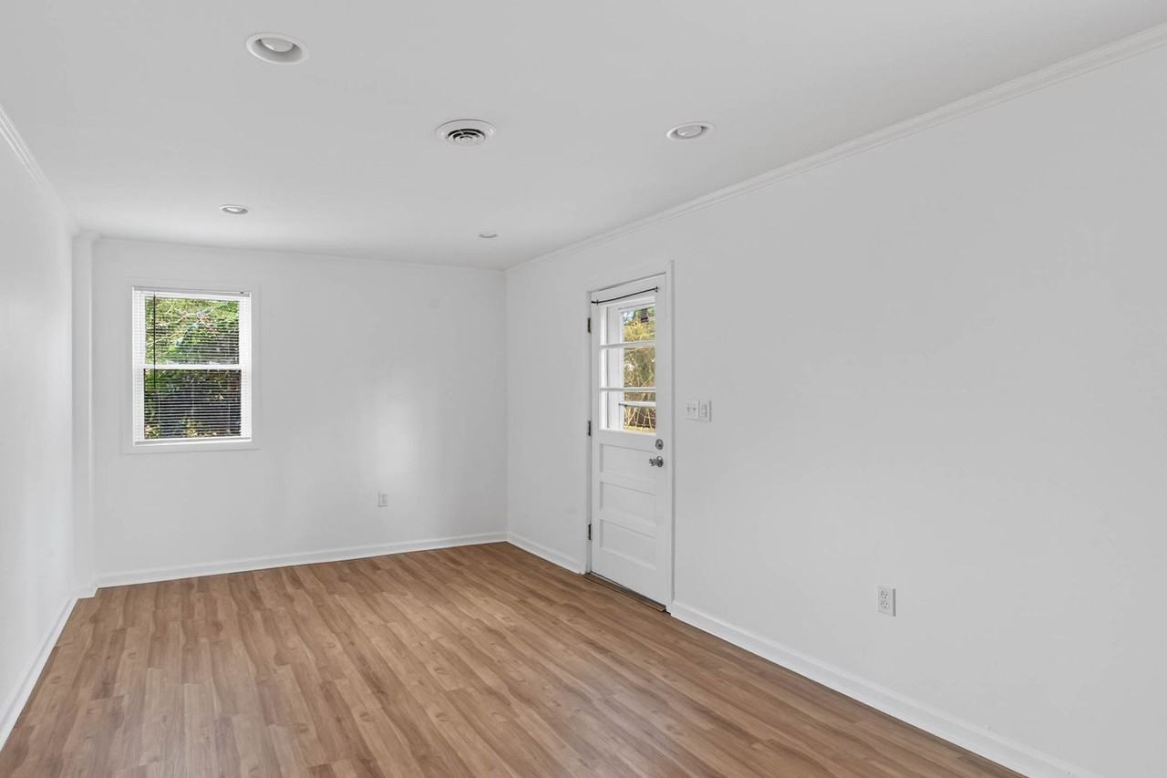 127 Davis Dr - Photo 4 of 11